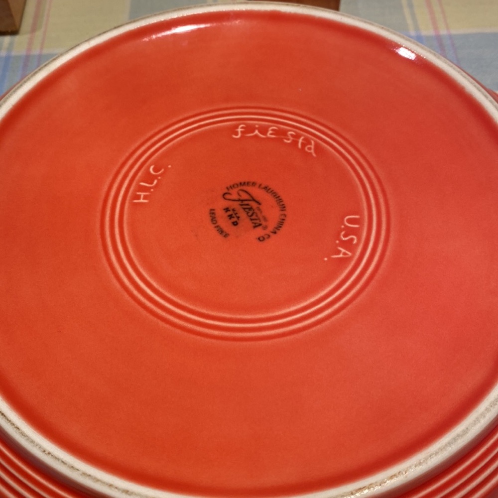 Fiestaware 10 inch pie plate in persimmon discontinued in 2017. Perfect - Picture 2 of 6